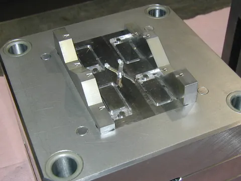 Cavity plate with machined inserts